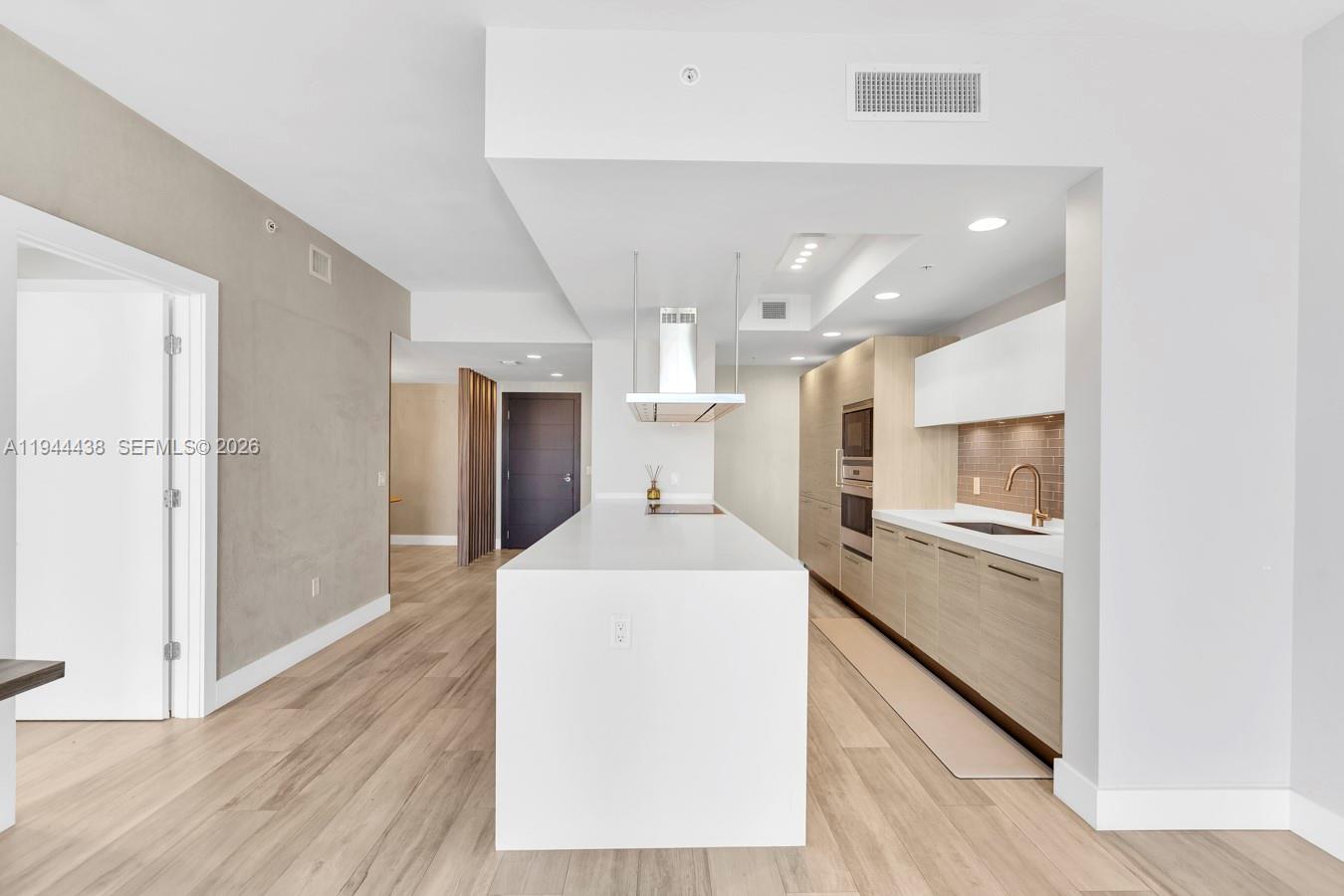 MARINA PALMS RESIDENCES - Residential