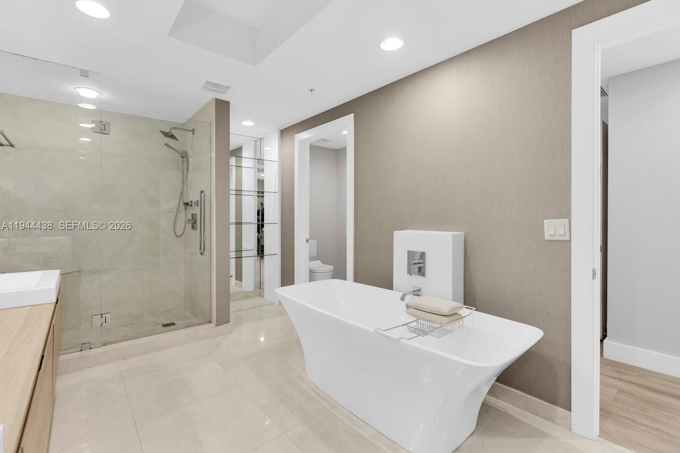 MARINA PALMS RESIDENCES - Residential