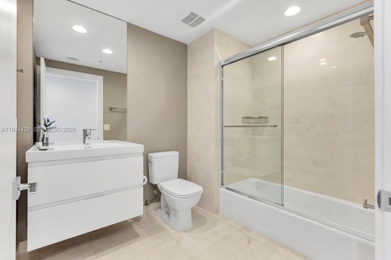 MARINA PALMS RESIDENCES - Residential