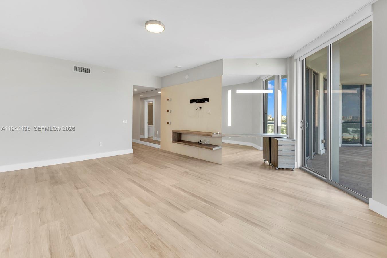 MARINA PALMS RESIDENCES - Residential