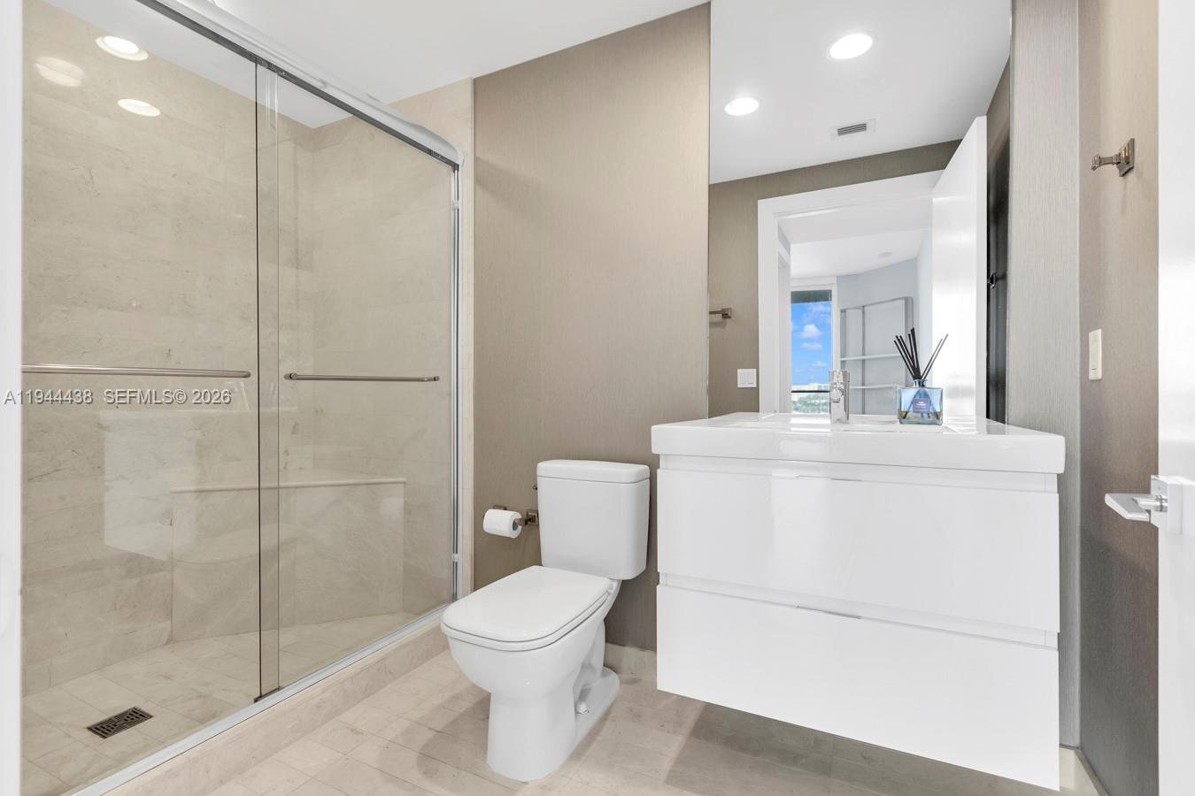 MARINA PALMS RESIDENCES - Residential