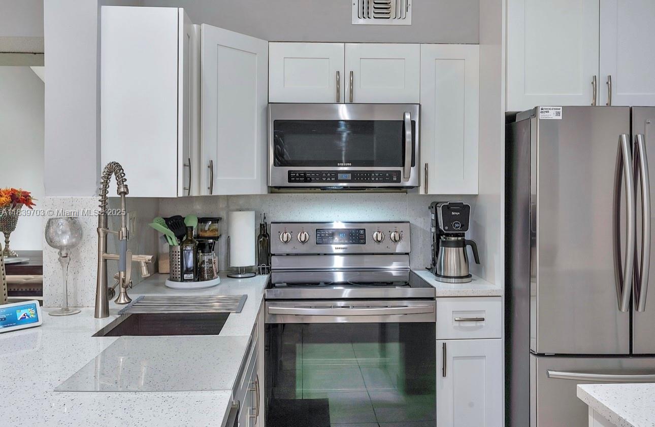 OAKLAND FOREST CLUB CONDO - Residential