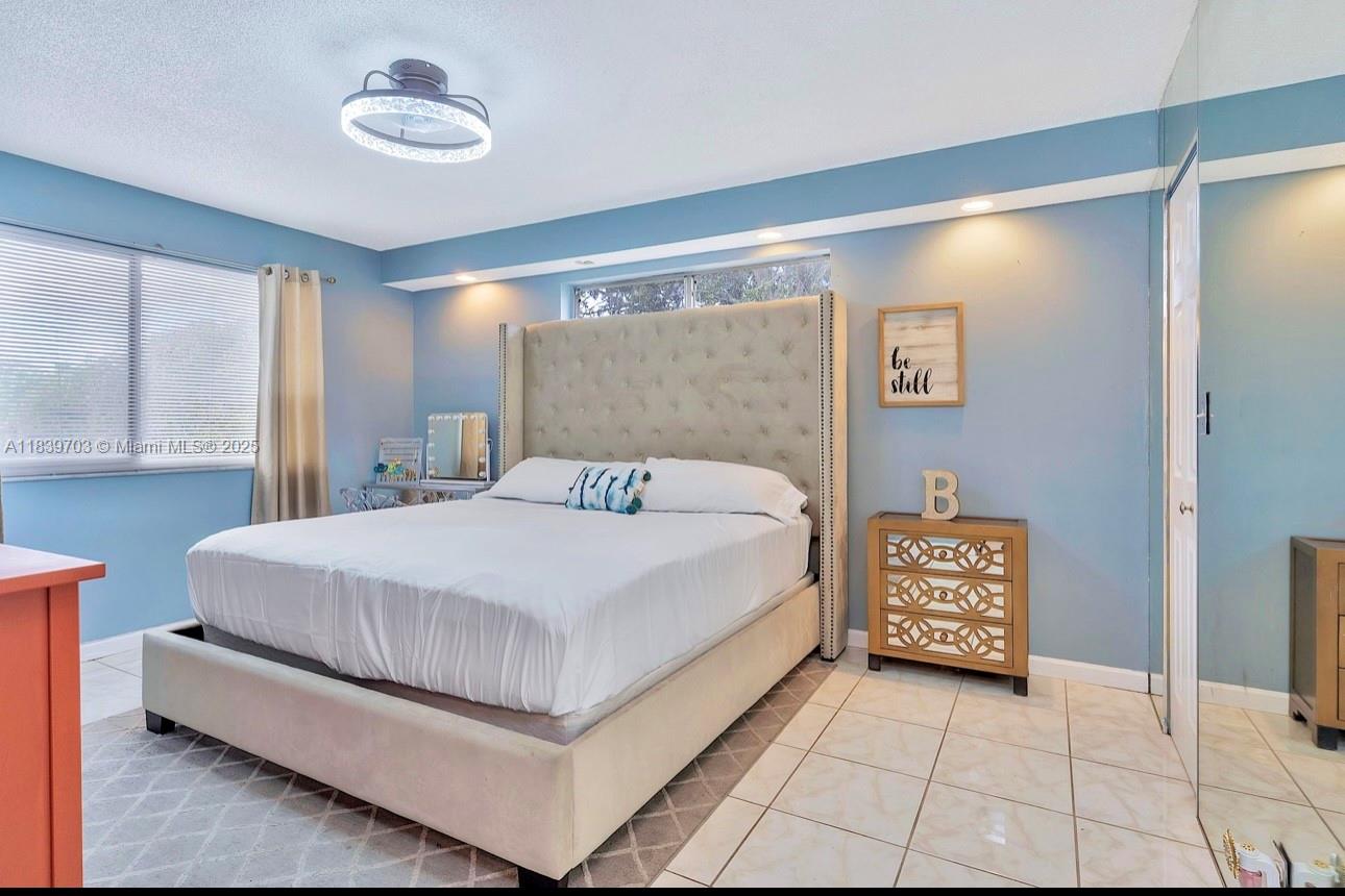 OAKLAND FOREST CLUB CONDO - Residential