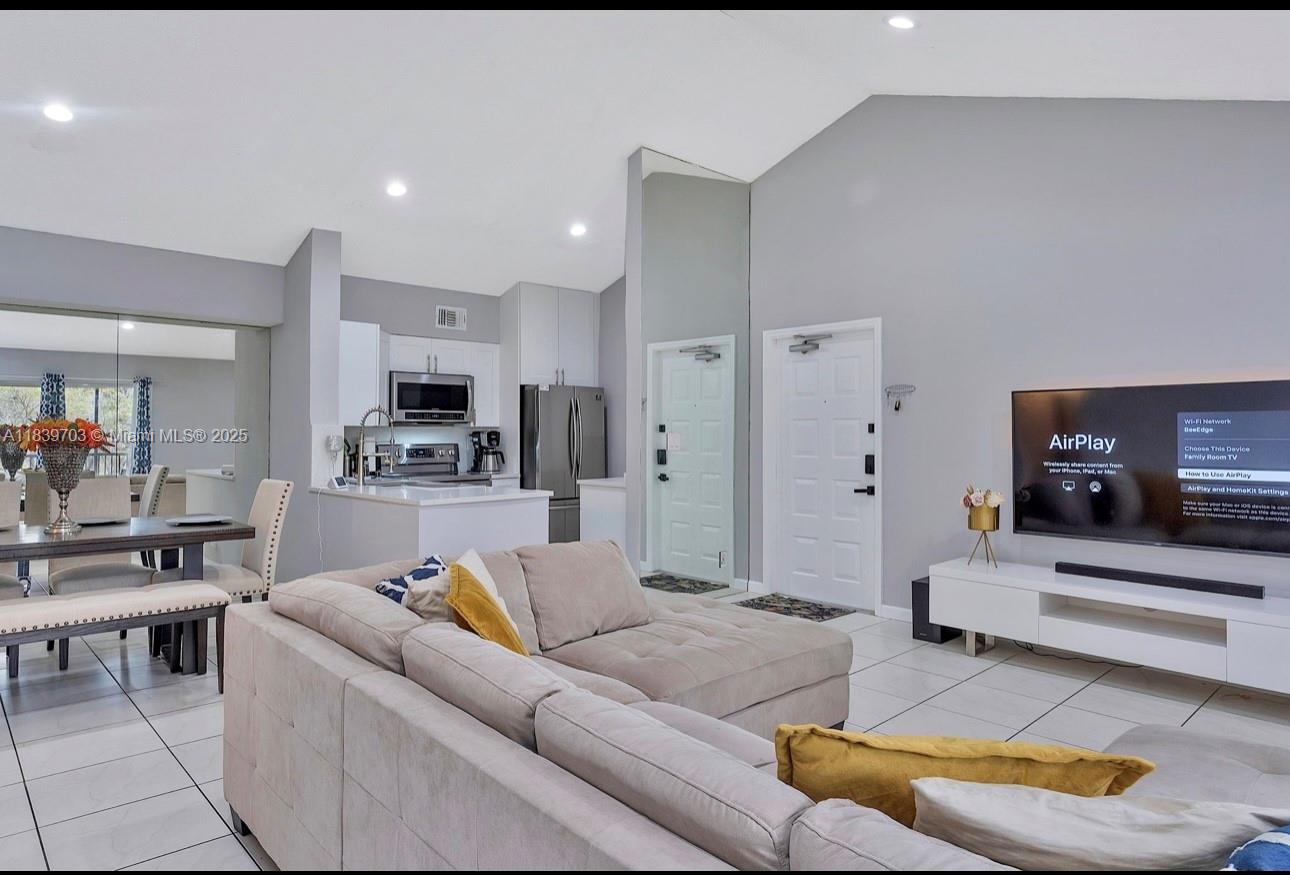 OAKLAND FOREST CLUB CONDO - Residential