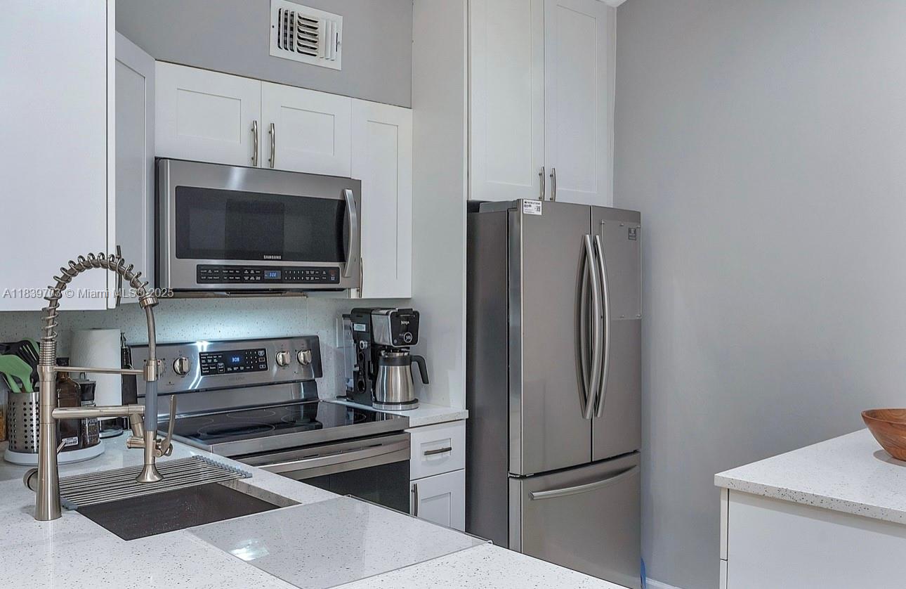 OAKLAND FOREST CLUB CONDO - Residential