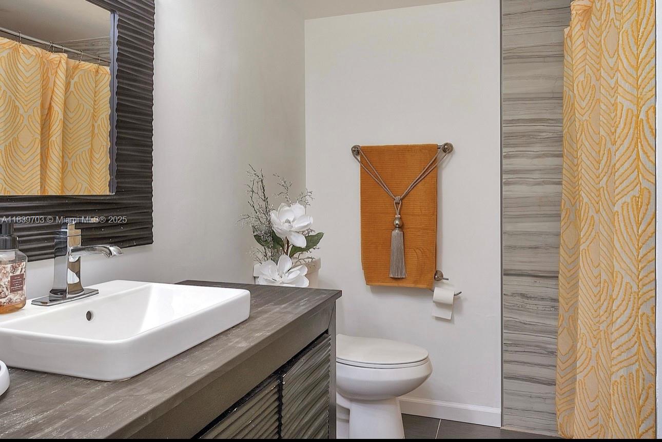 OAKLAND FOREST CLUB CONDO - Residential