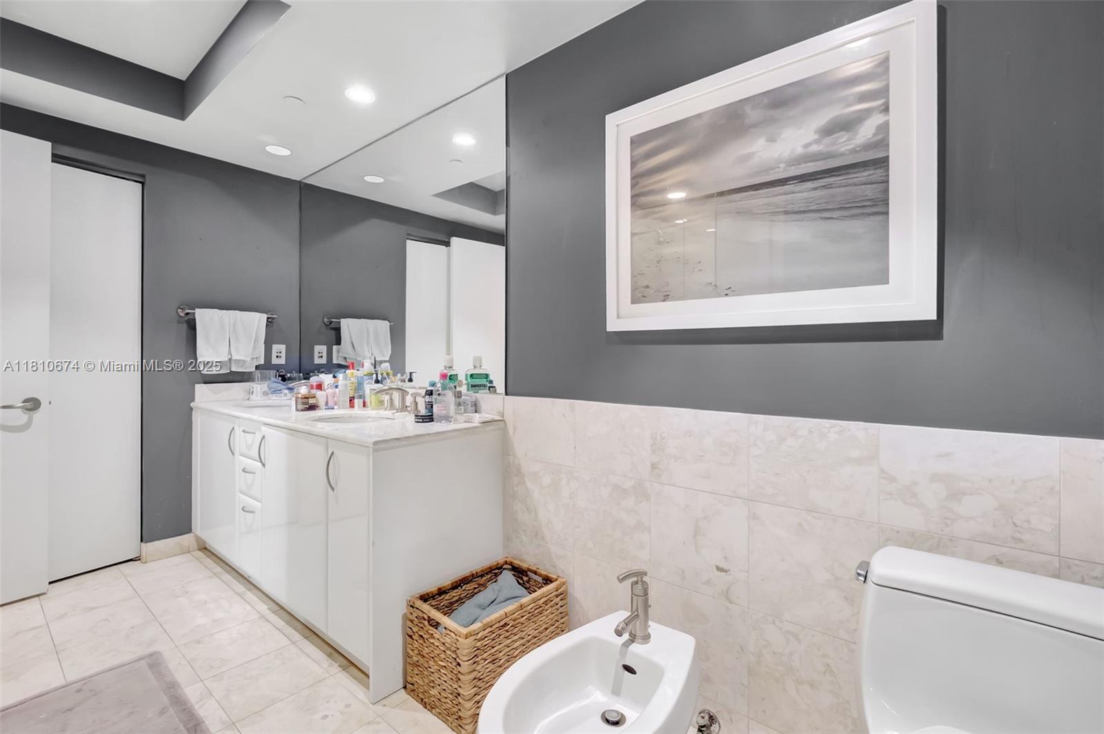 JADE RESIDENCES AT BRICKEL - Residential