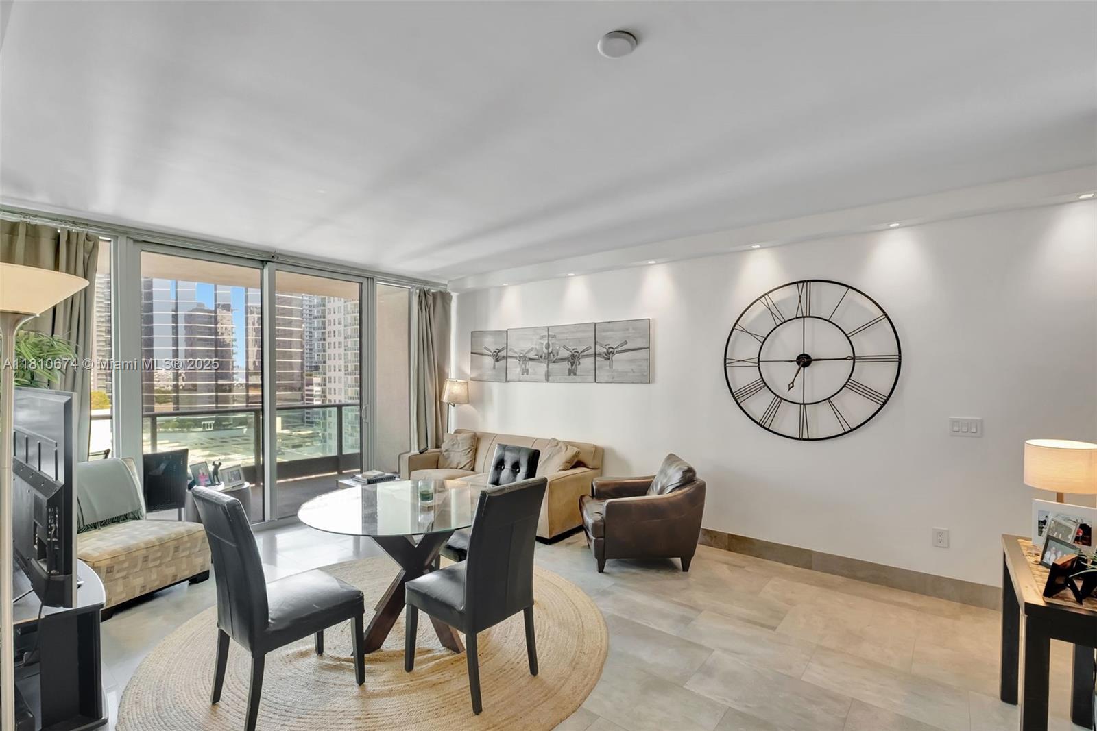 1331 Brickell Bay Dr 1504, Miami, Broward County, Florida - 1 Bedrooms  
1 Bathrooms - 