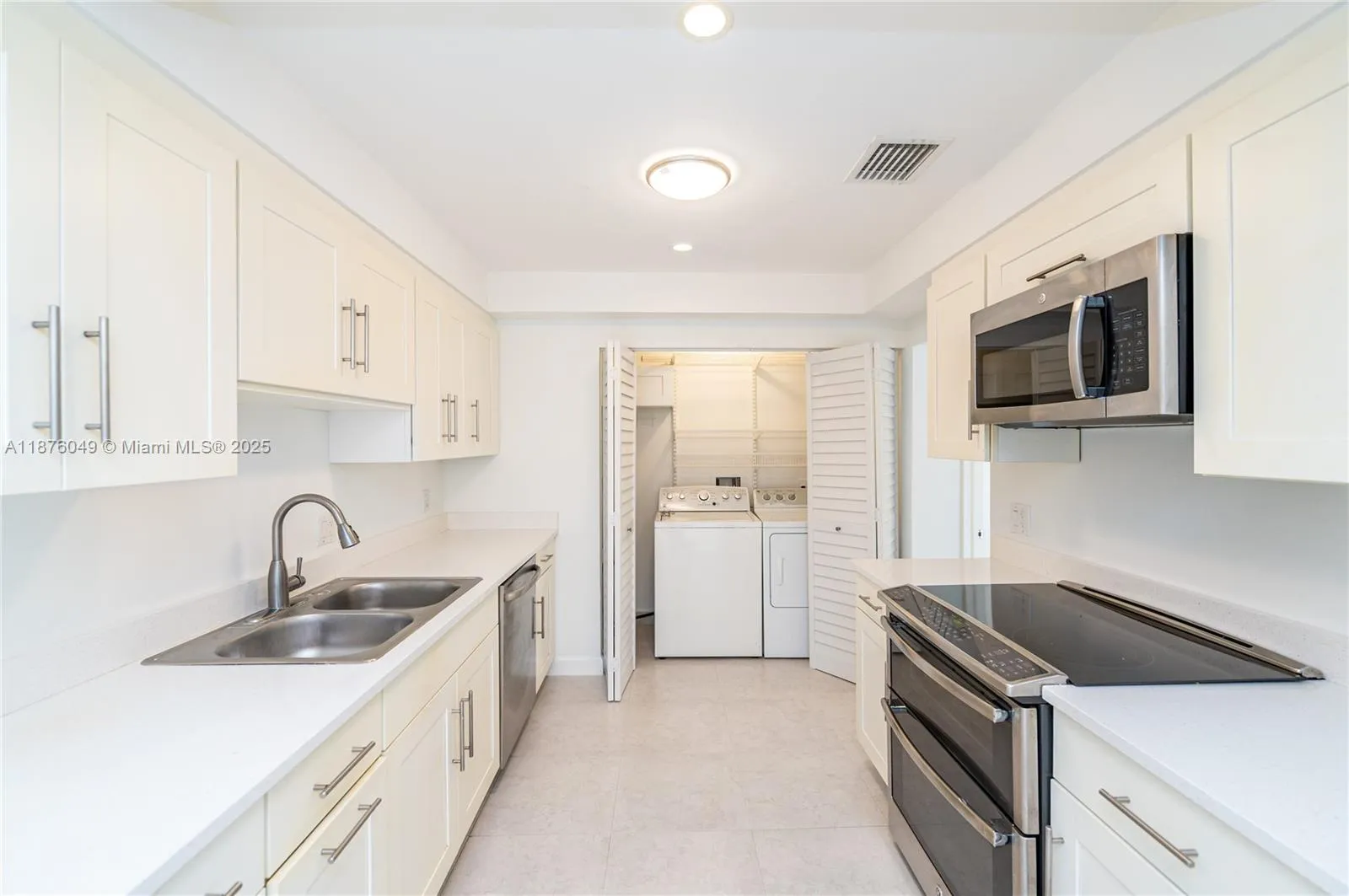 Coral Gables, Florida 33134, United States, 5 Bedrooms Bedrooms, ,4 BathroomsBathrooms,Residential,Active,216302