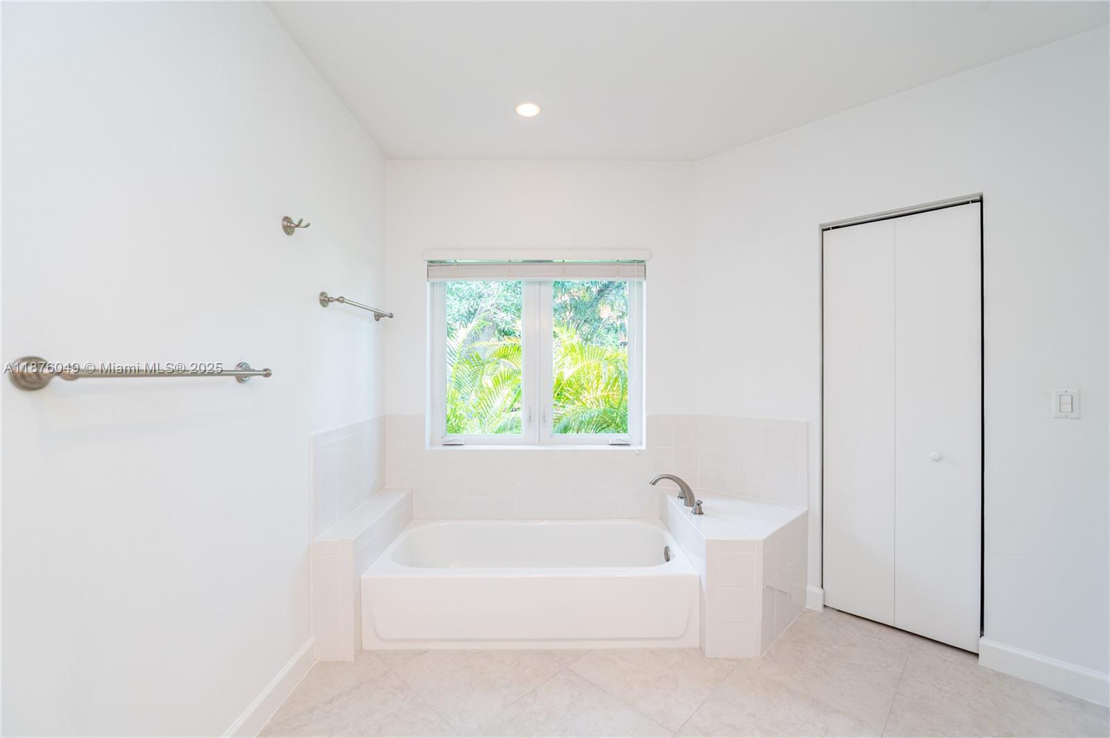 CORAL GABLES SEC E - Residential