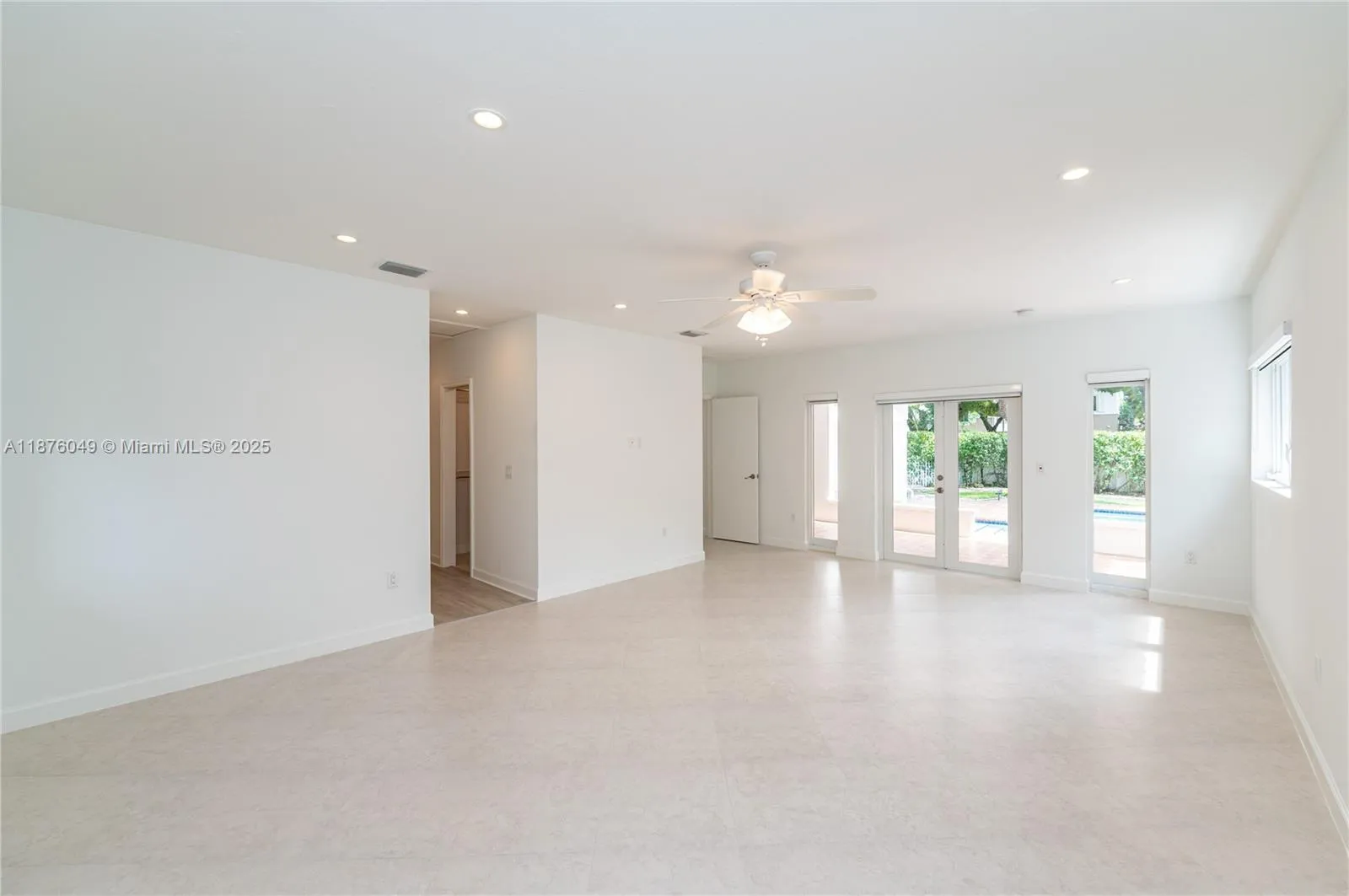 Coral Gables, Florida 33134, United States, 5 Bedrooms Bedrooms, ,4 BathroomsBathrooms,Residential,Active,216302