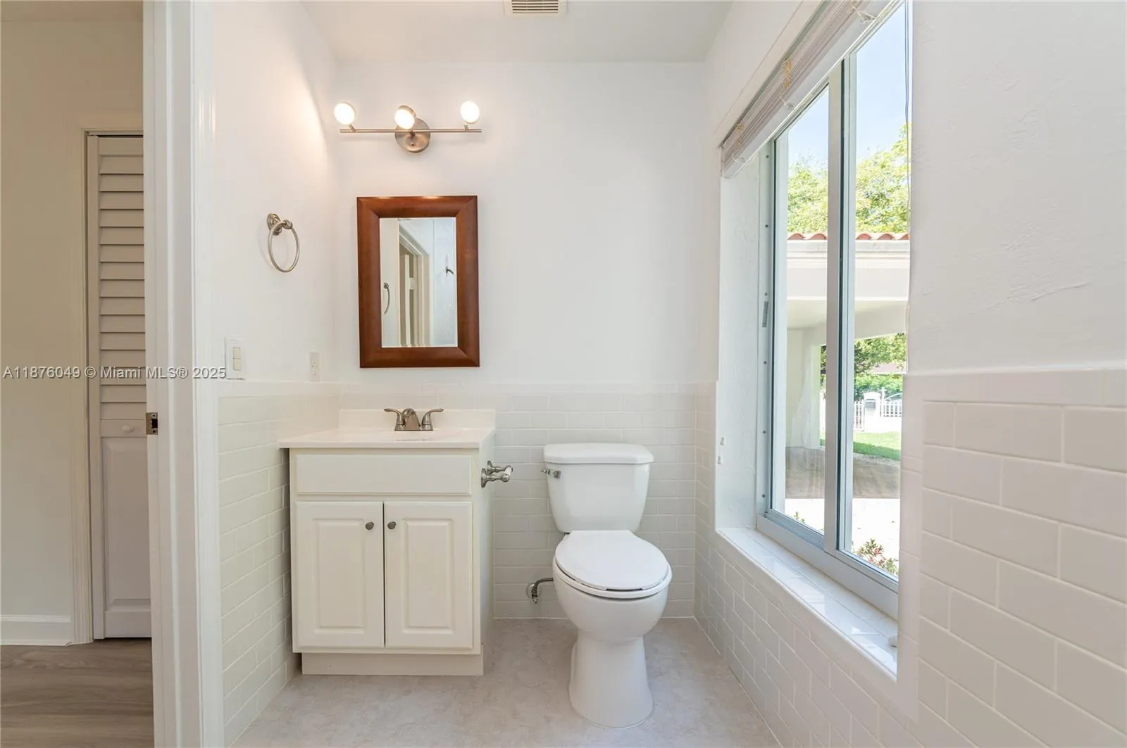 Coral Gables, Florida 33134, United States, 5 Bedrooms Bedrooms, ,4 BathroomsBathrooms,Residential,Active,216302