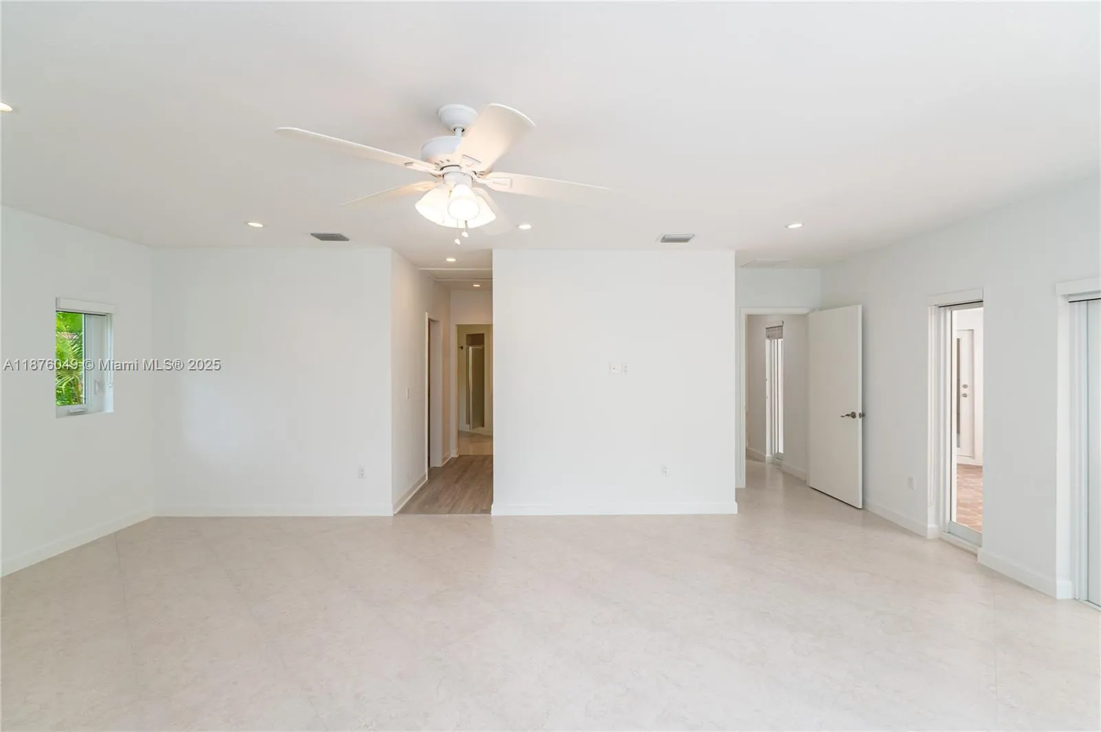 Coral Gables, Florida 33134, United States, 5 Bedrooms Bedrooms, ,4 BathroomsBathrooms,Residential,Active,216302