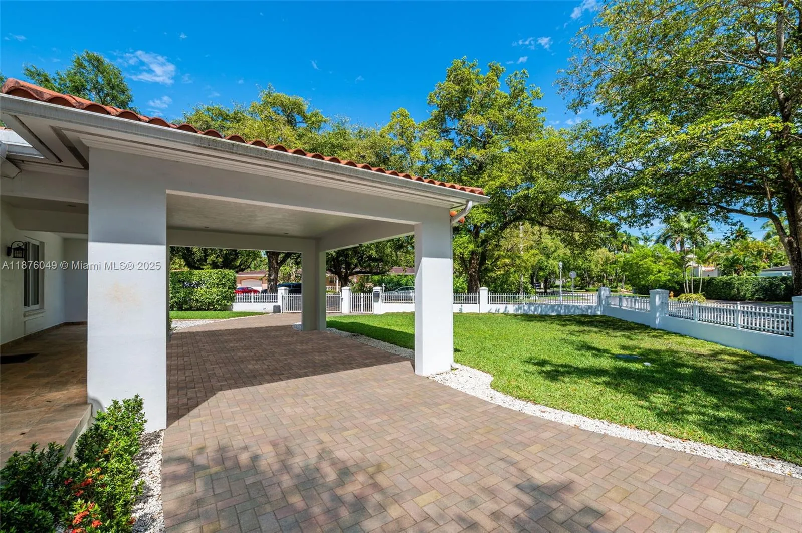 Coral Gables, Florida 33134, United States, 5 Bedrooms Bedrooms, ,4 BathroomsBathrooms,Residential,Active,216302