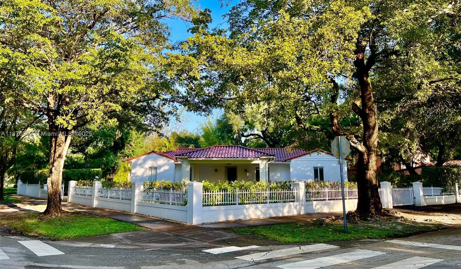 Coral Gables, Florida 33134, United States, 5 Bedrooms Bedrooms, ,4 BathroomsBathrooms,Residential,Active,216302