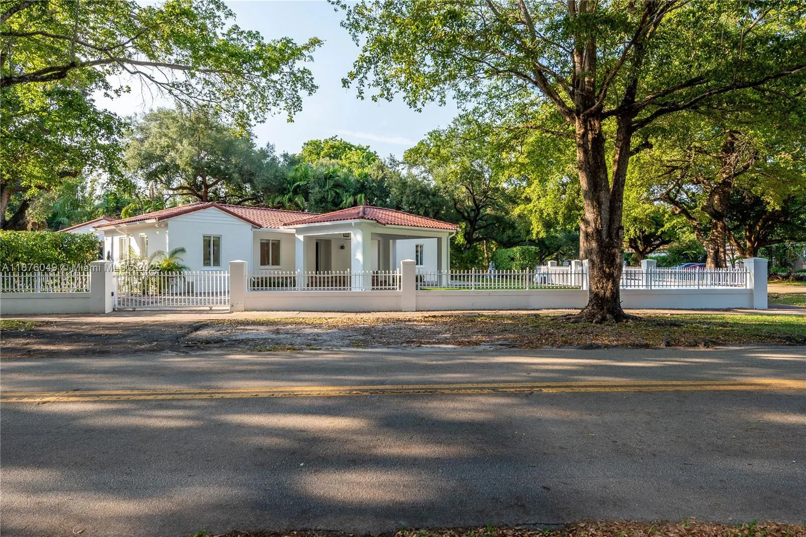 Coral Gables, Florida 33134, United States, 5 Bedrooms Bedrooms, ,4 BathroomsBathrooms,Residential,Active,216302