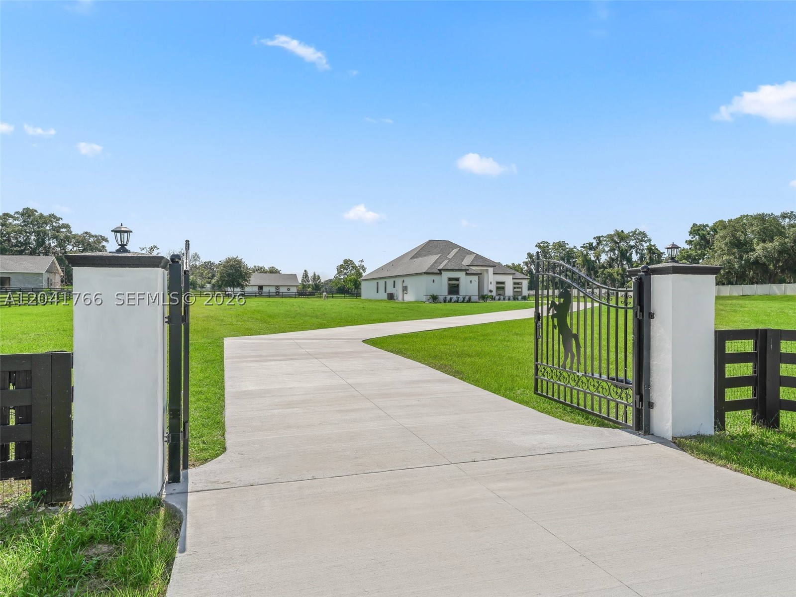 7041 NE 22nd Court Rd