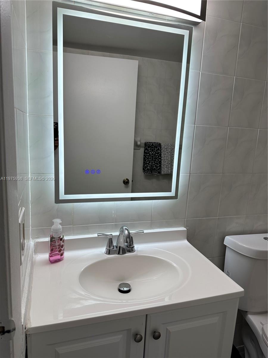 INTERNATIONAL TOWERS COND - Residential Lease