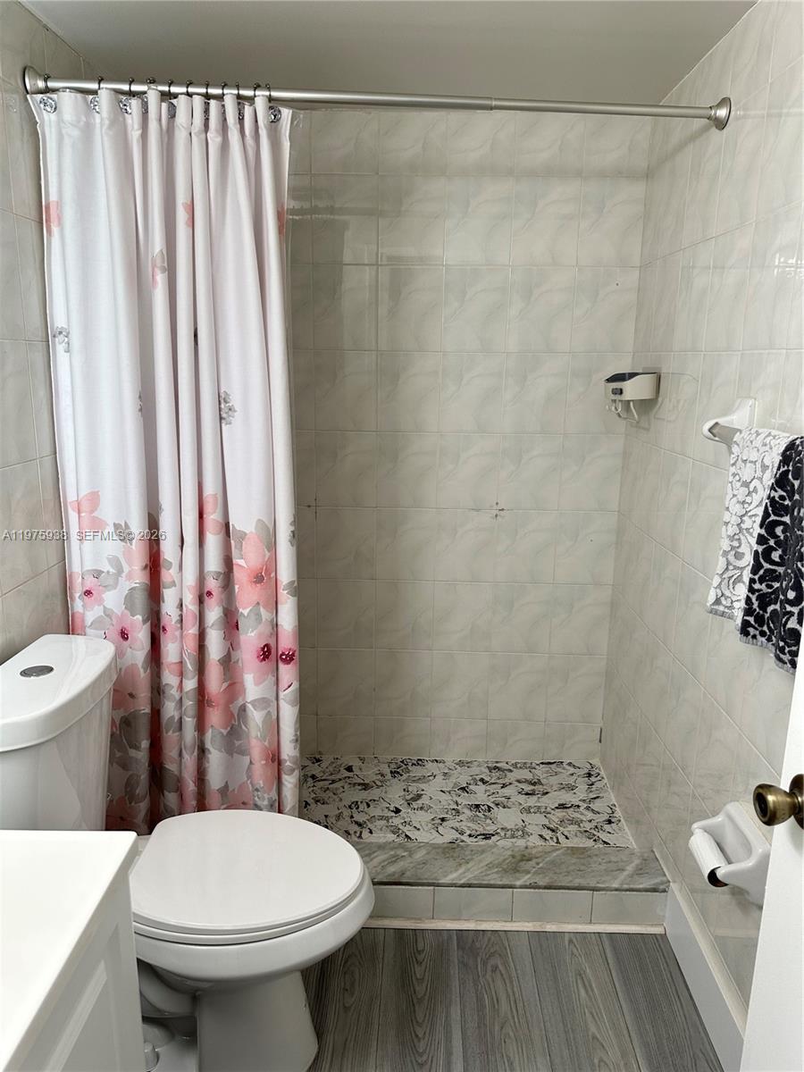 INTERNATIONAL TOWERS COND - Residential Lease