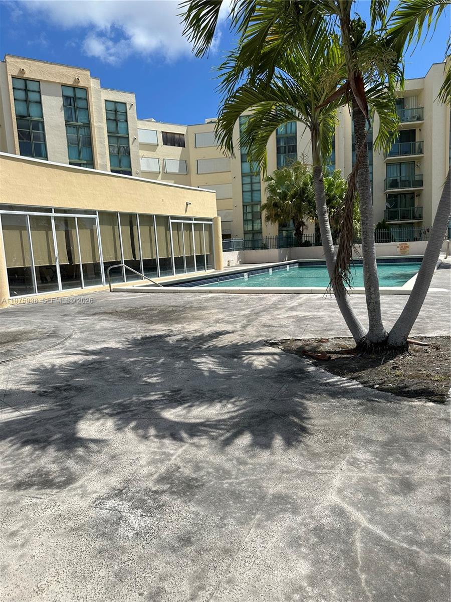 INTERNATIONAL TOWERS COND - Residential Lease