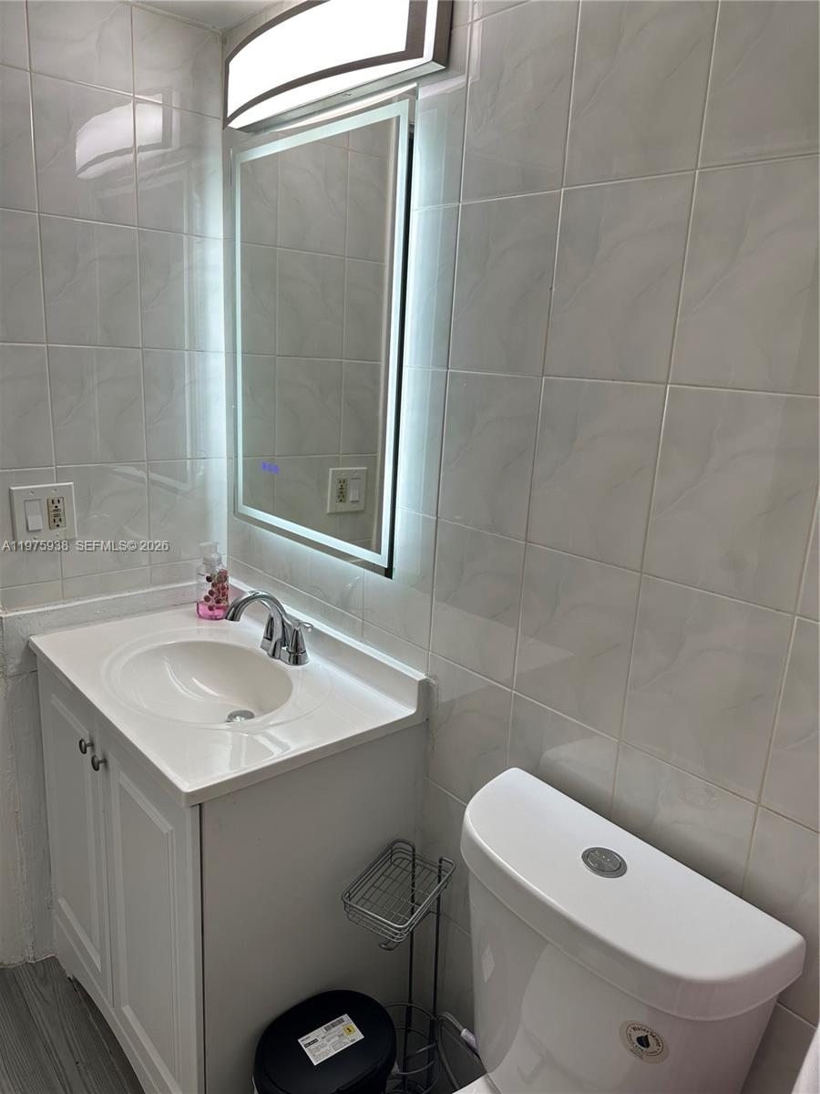 INTERNATIONAL TOWERS COND - Residential Lease