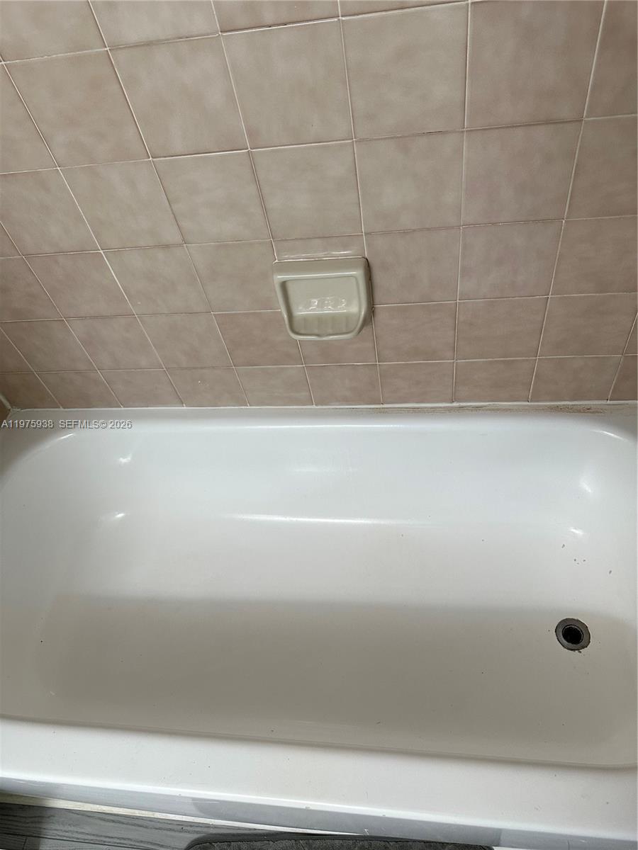 INTERNATIONAL TOWERS COND - Residential Lease