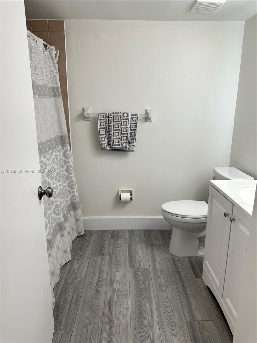 INTERNATIONAL TOWERS COND - Residential Lease