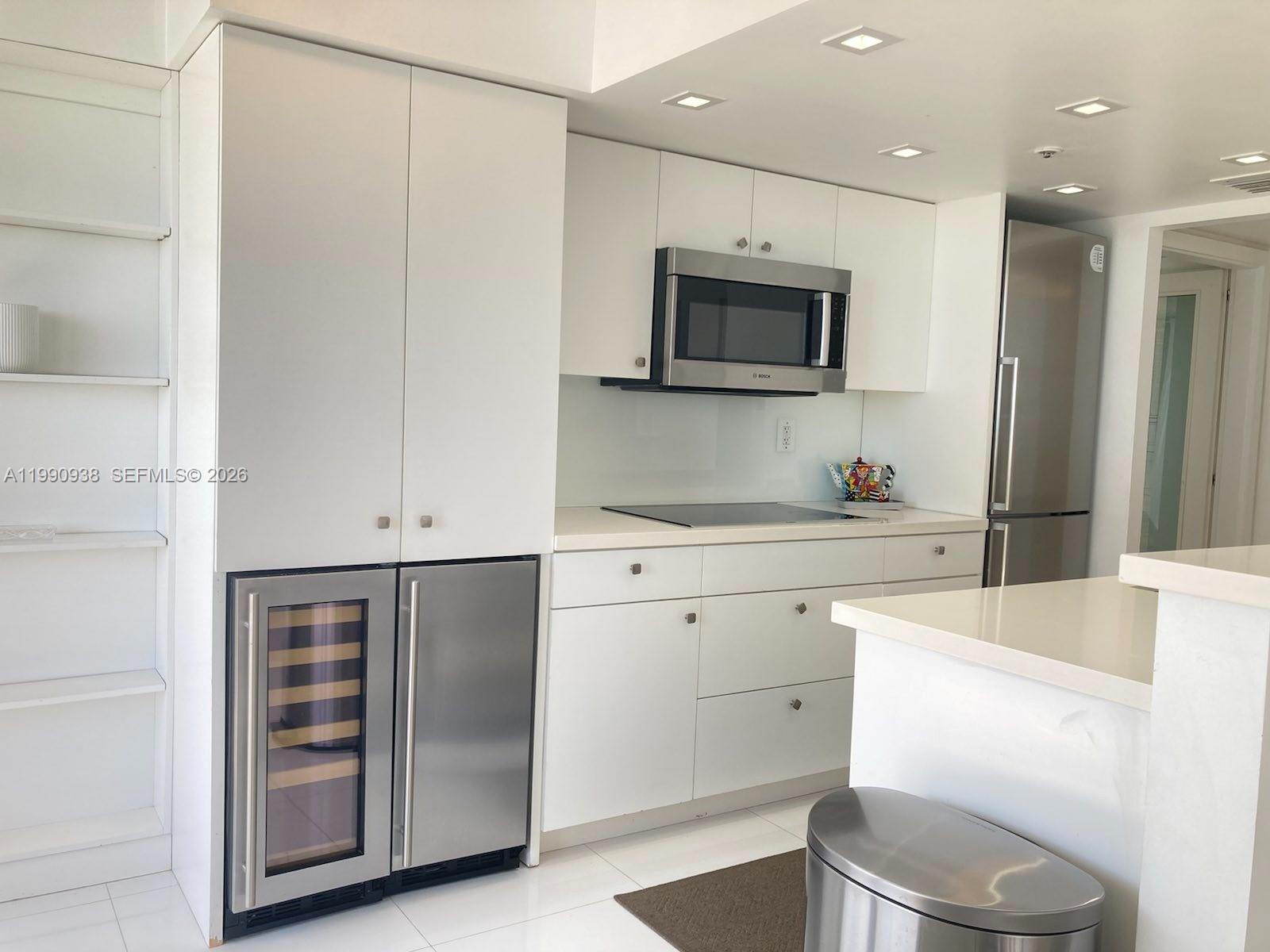 2555 Collins Ave 1114