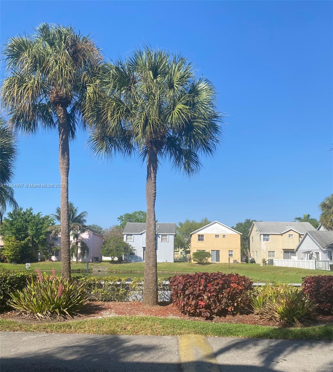 CORAL LAKES - Residential