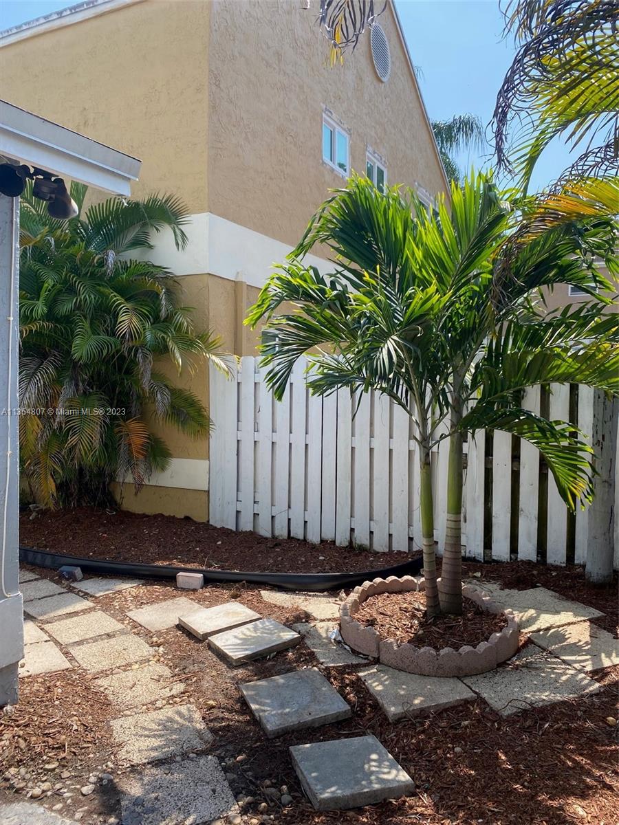 CORAL LAKES - Residential