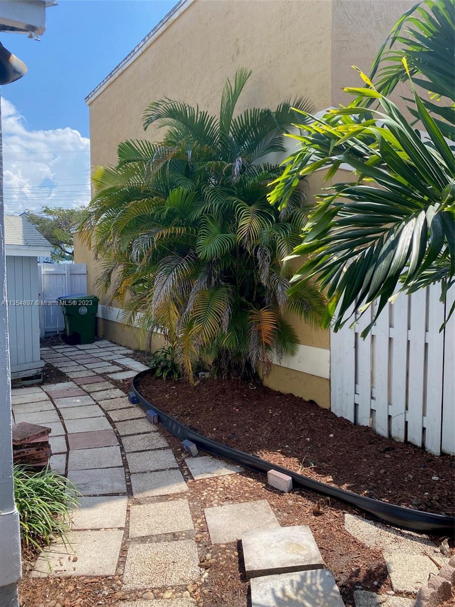 CORAL LAKES - Residential