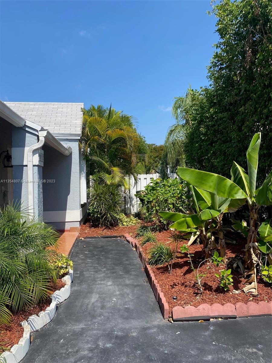 CORAL LAKES - Residential