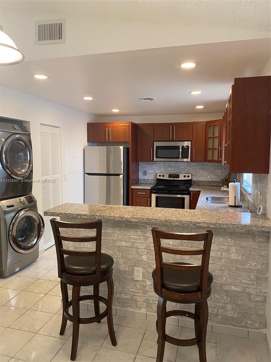 CORAL LAKES - Residential