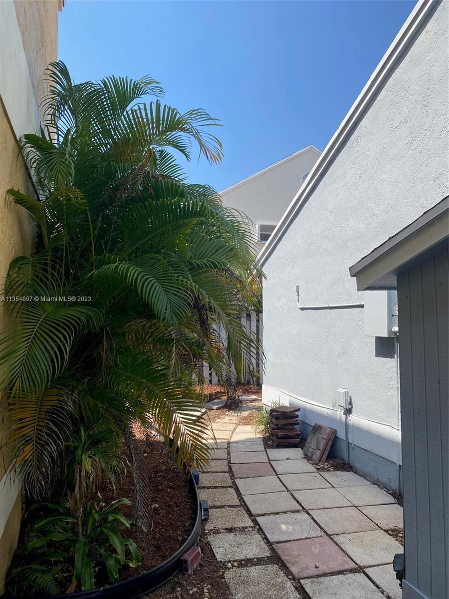 CORAL LAKES - Residential