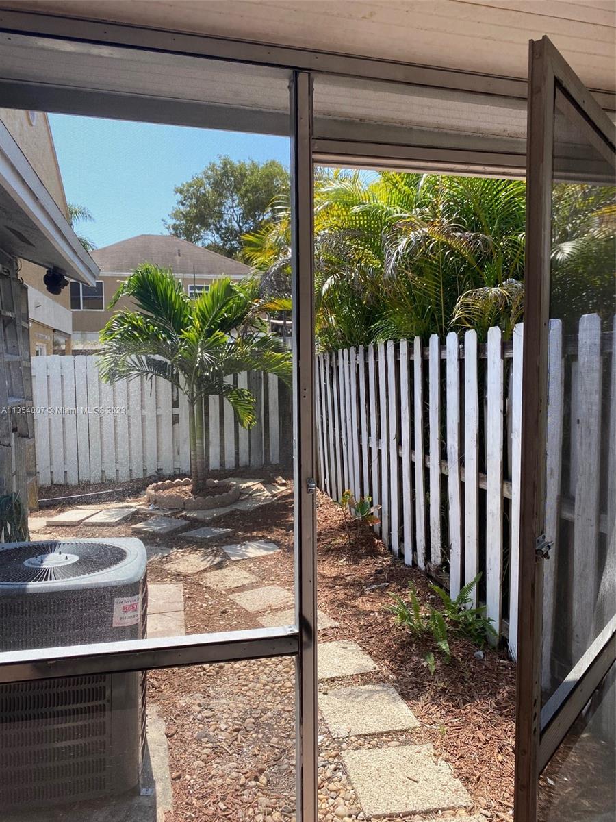 CORAL LAKES - Residential