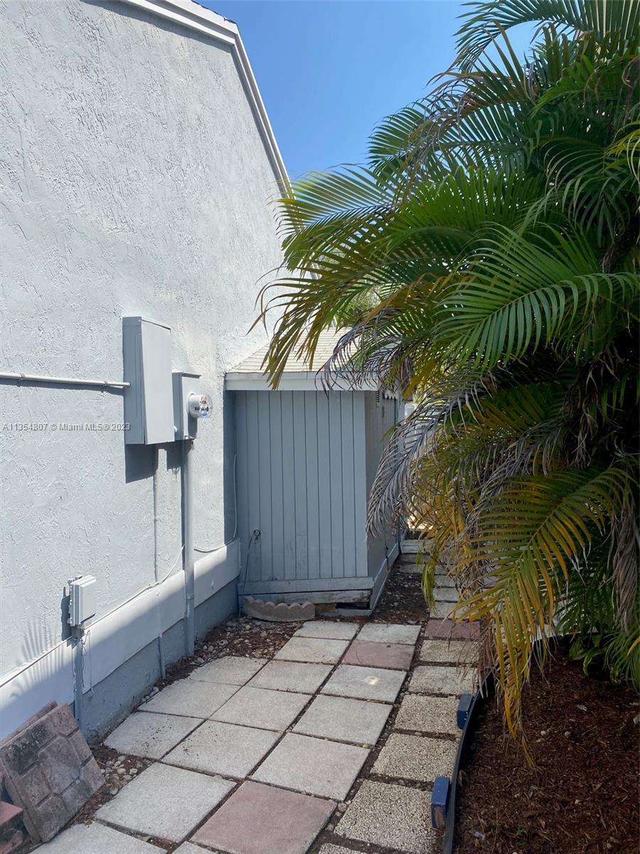 CORAL LAKES - Residential