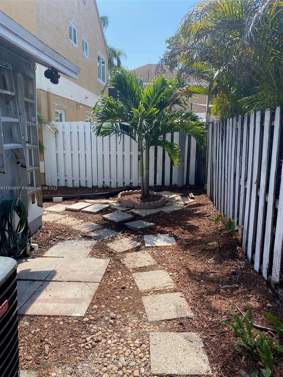 CORAL LAKES - Residential