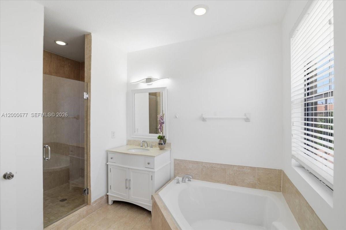 FONTAINEBLEAU WEST NORTH - Residential Lease