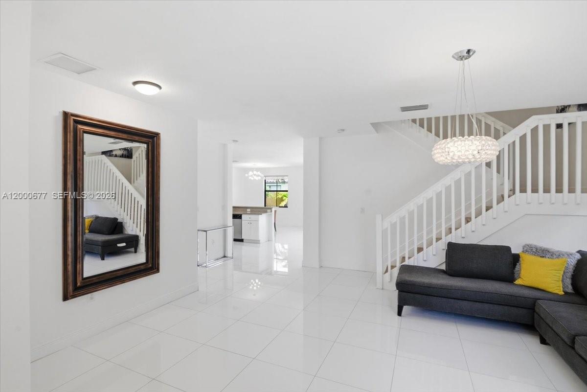 FONTAINEBLEAU WEST NORTH - Residential Lease