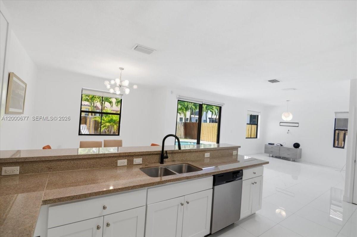 FONTAINEBLEAU WEST NORTH - Residential Lease