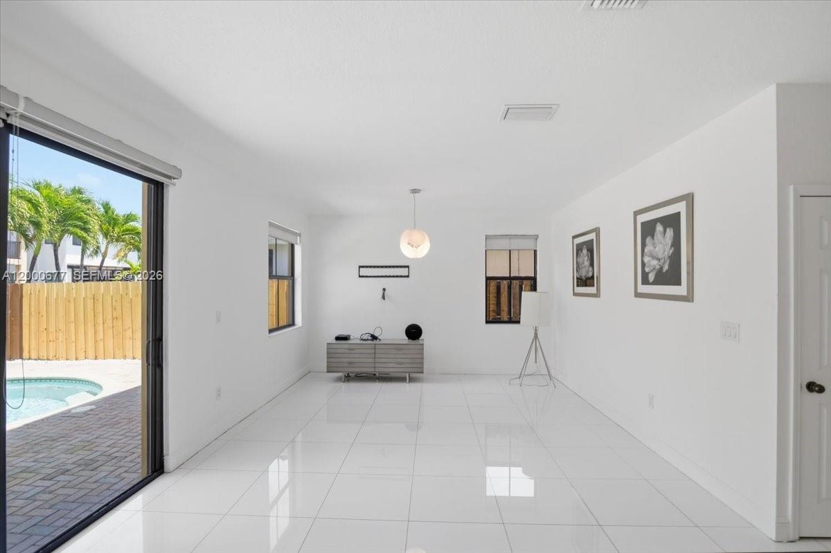 FONTAINEBLEAU WEST NORTH - Residential Lease