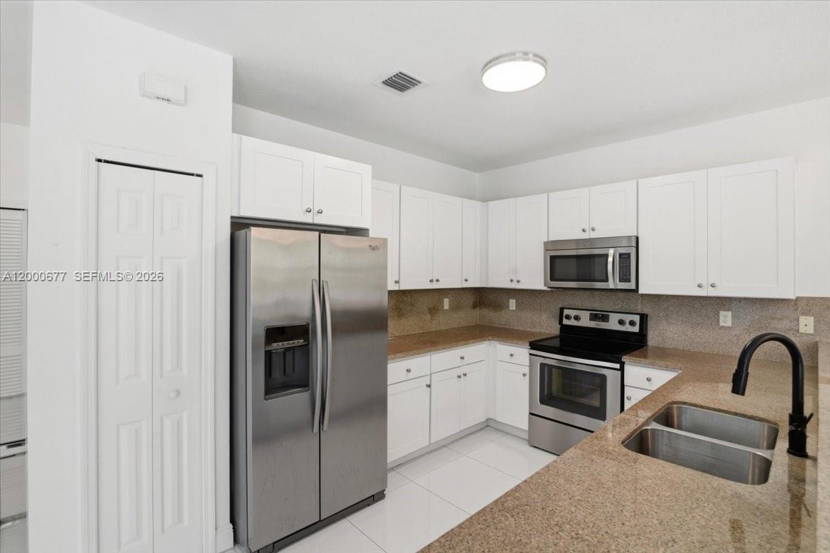 FONTAINEBLEAU WEST NORTH - Residential Lease