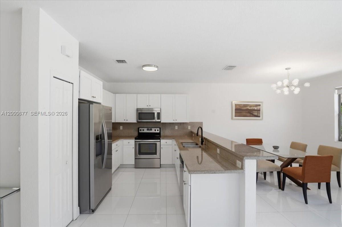 FONTAINEBLEAU WEST NORTH - Residential Lease