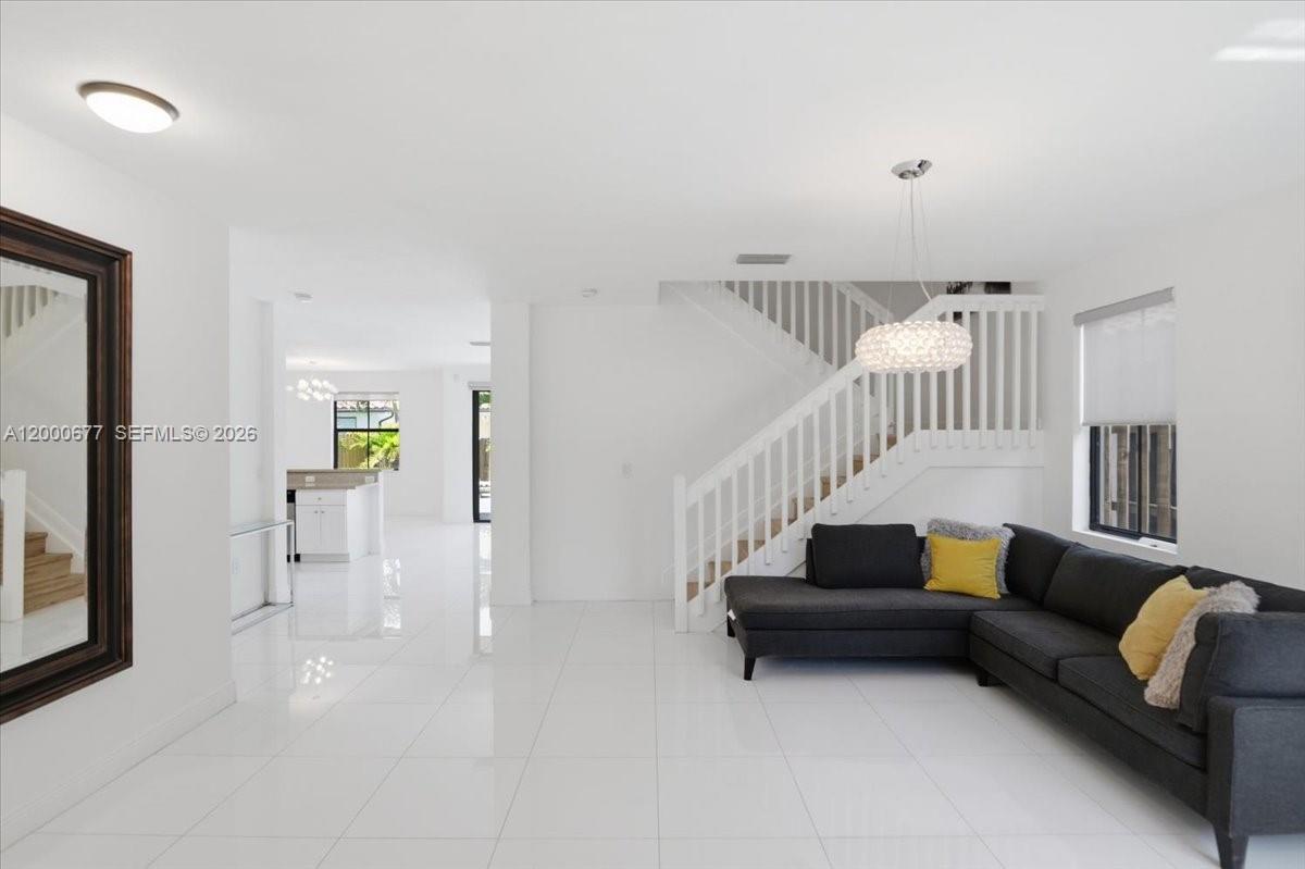 FONTAINEBLEAU WEST NORTH - Residential Lease