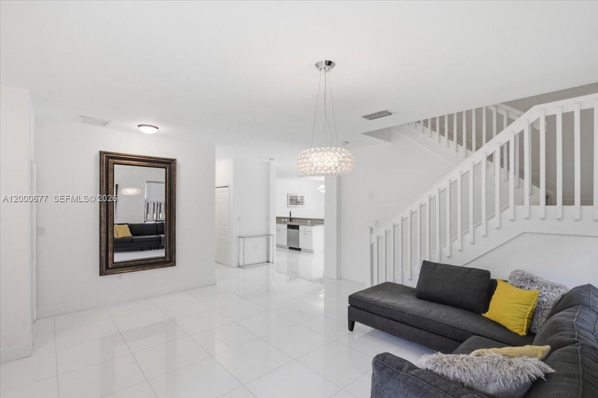 FONTAINEBLEAU WEST NORTH - Residential Lease