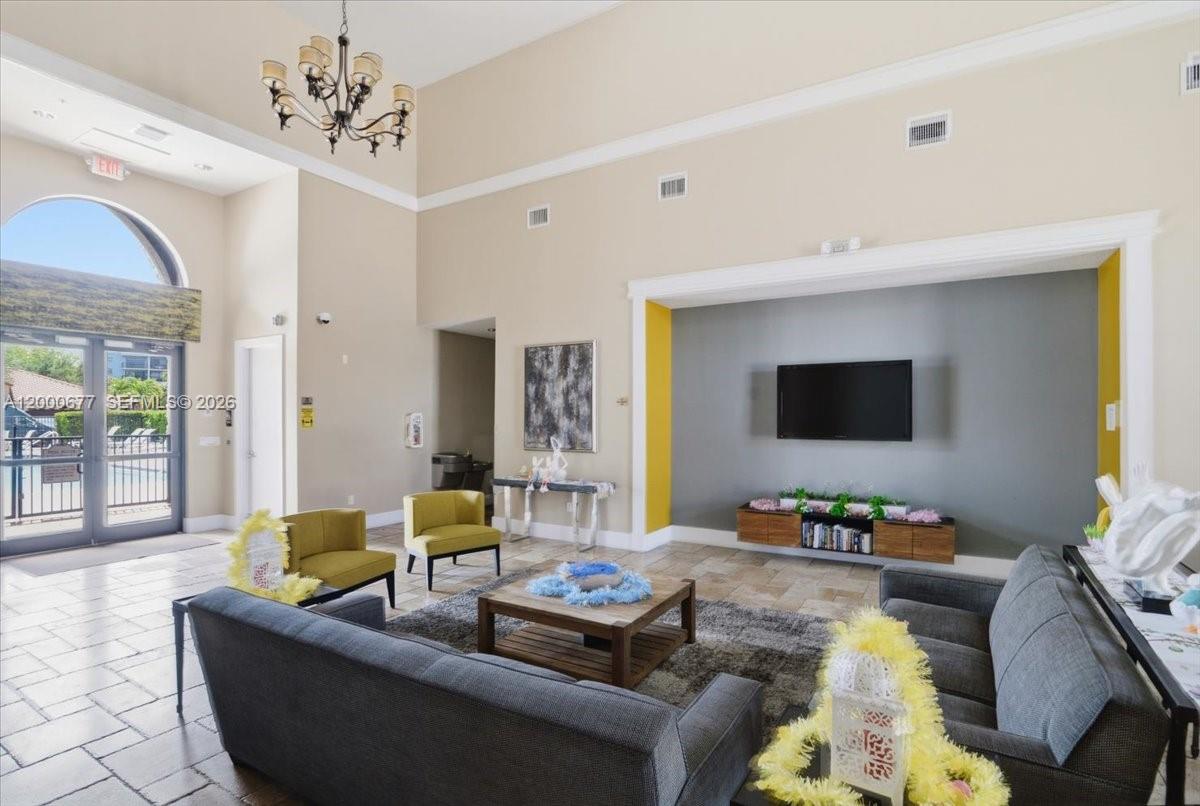 FONTAINEBLEAU WEST NORTH - Residential Lease