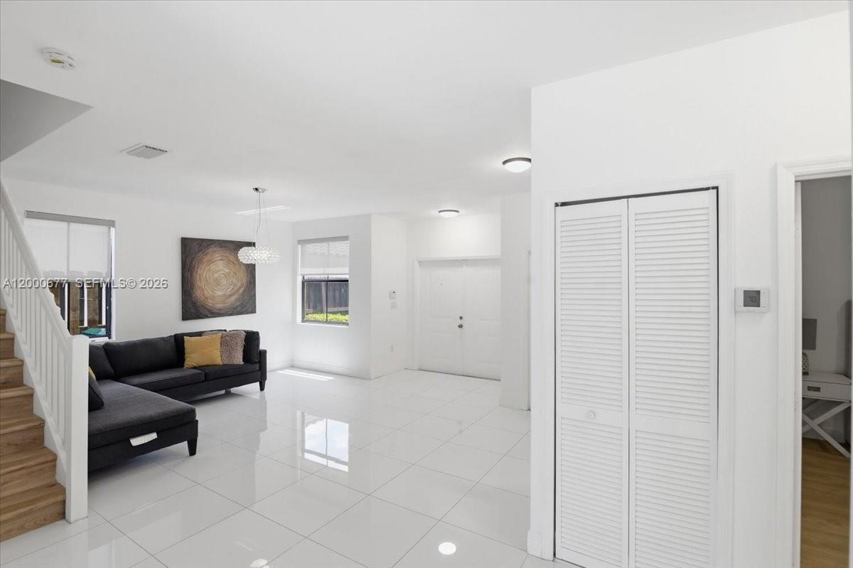 FONTAINEBLEAU WEST NORTH - Residential Lease