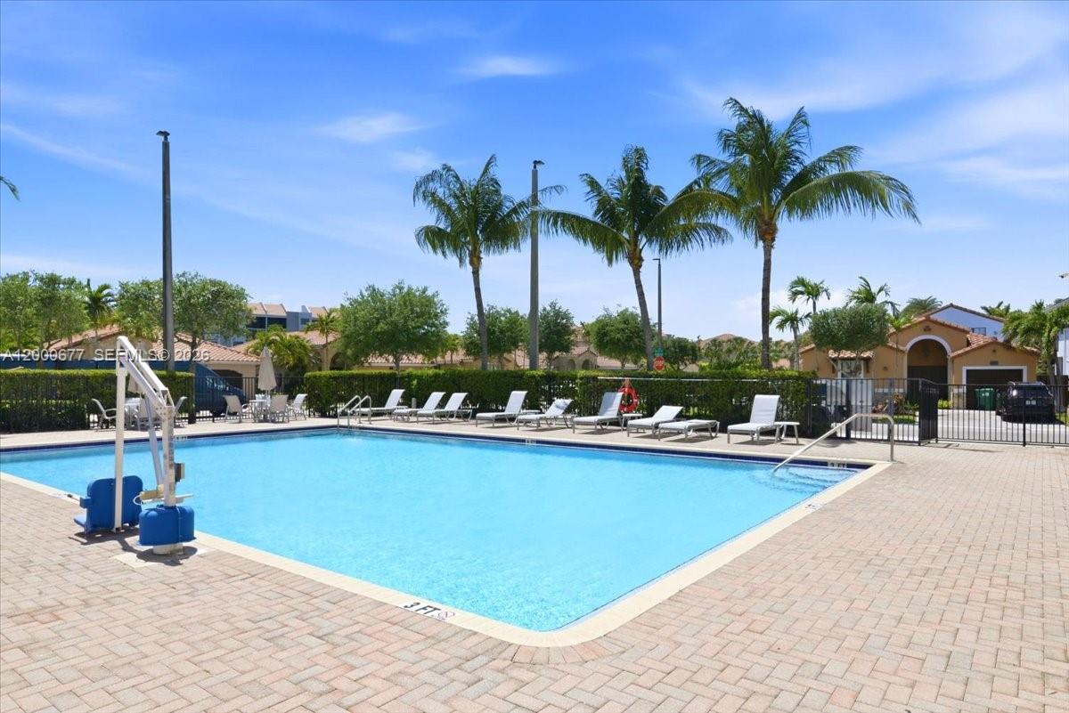 FONTAINEBLEAU WEST NORTH - Residential Lease