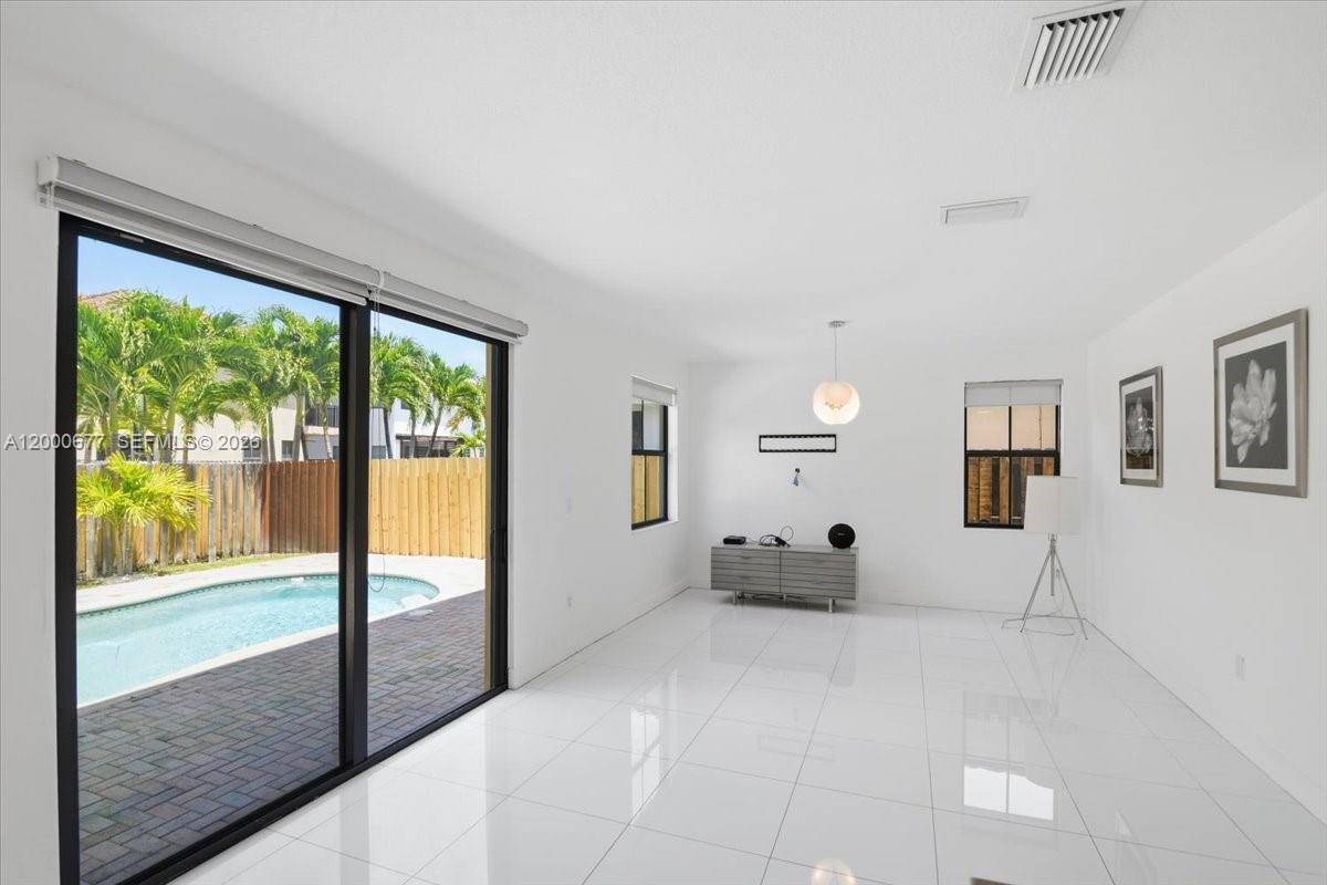 FONTAINEBLEAU WEST NORTH - Residential Lease