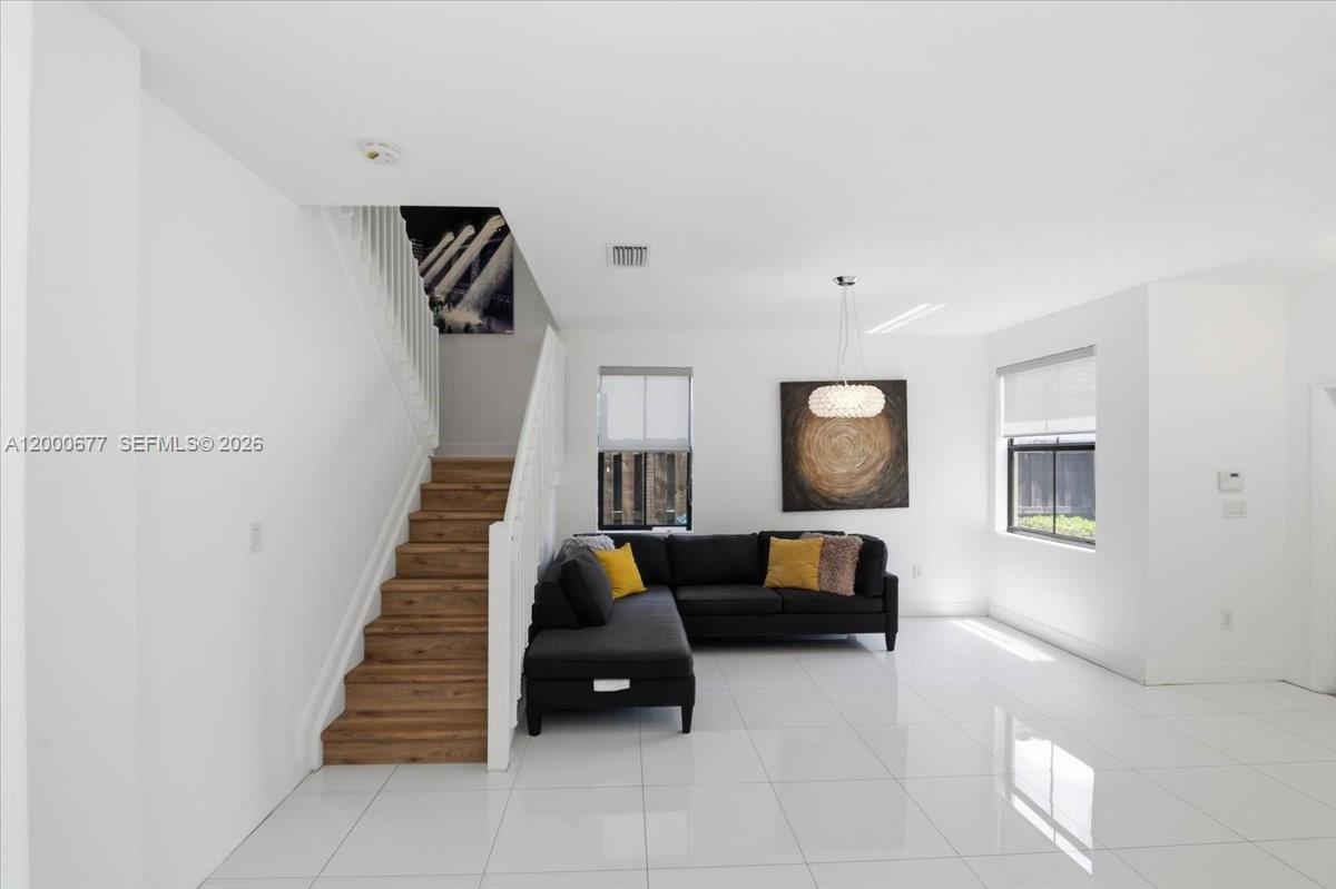 FONTAINEBLEAU WEST NORTH - Residential Lease